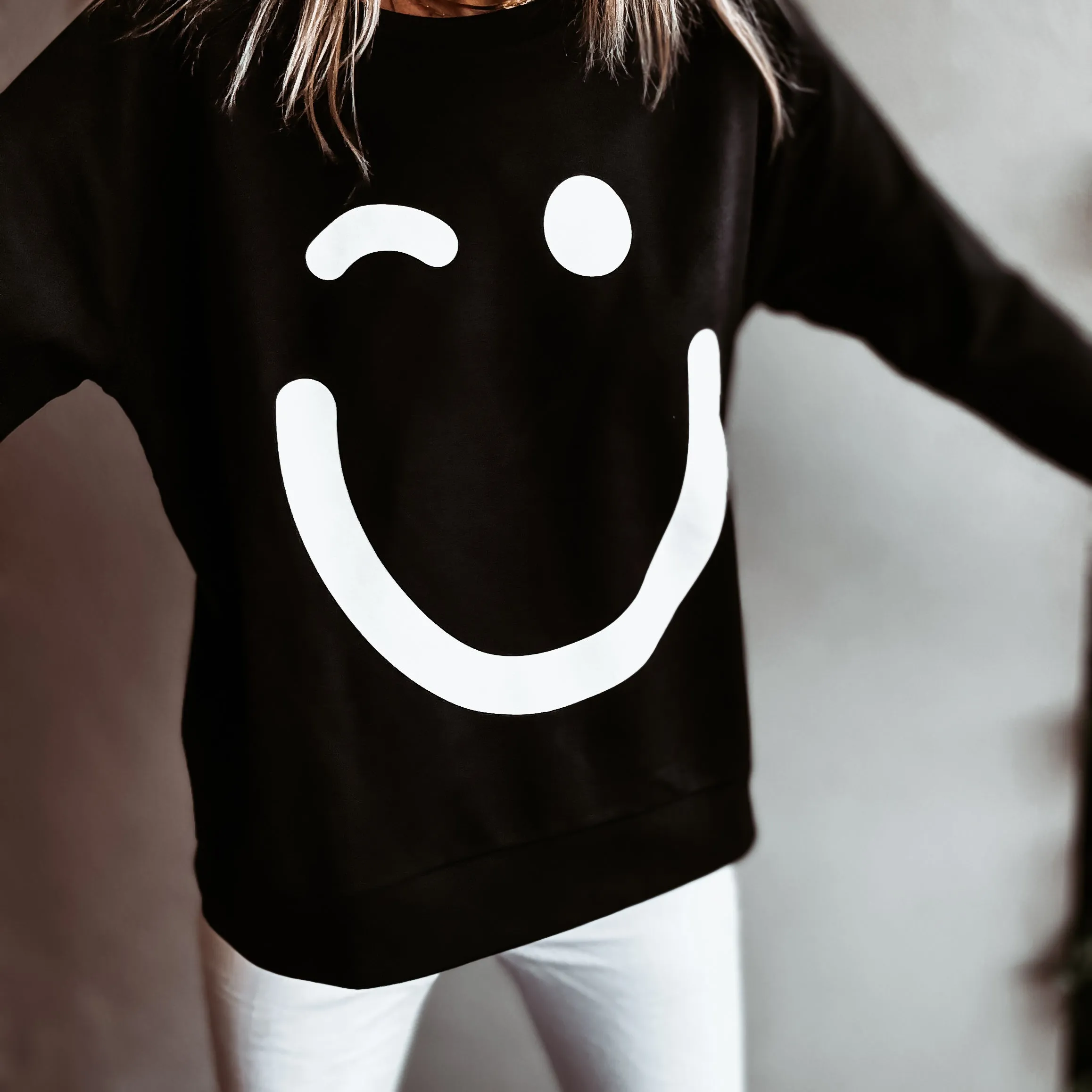 BLACK Smiley sweatshirt *relaxed style* NEW