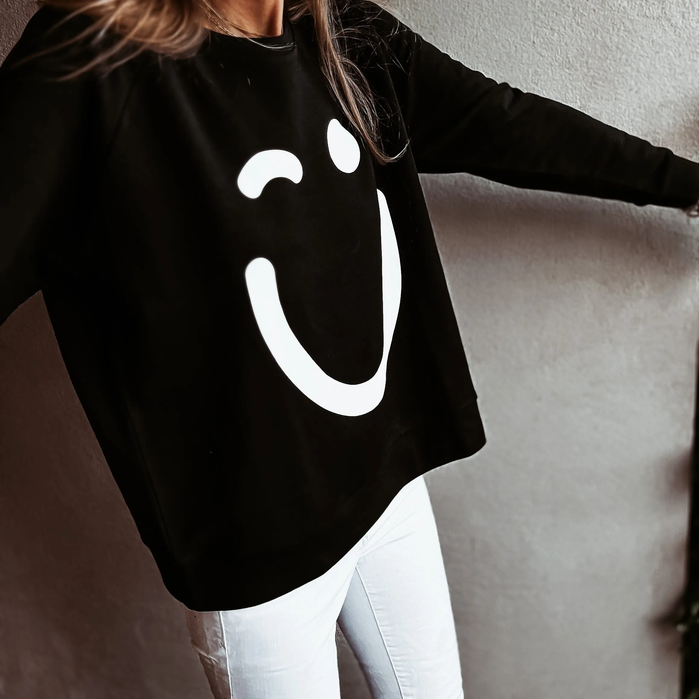 BLACK Smiley sweatshirt *relaxed style* NEW