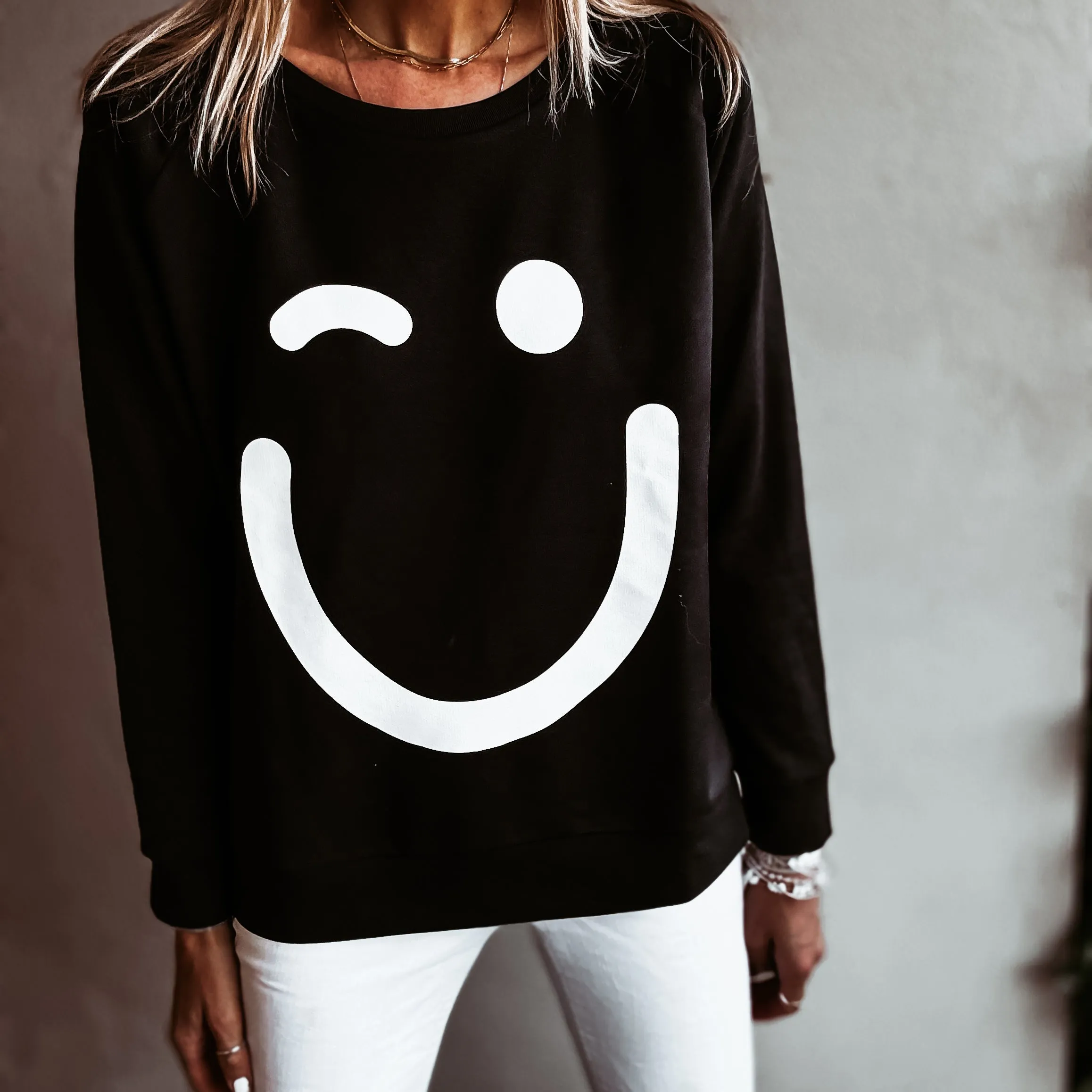 BLACK Smiley sweatshirt *relaxed style* NEW