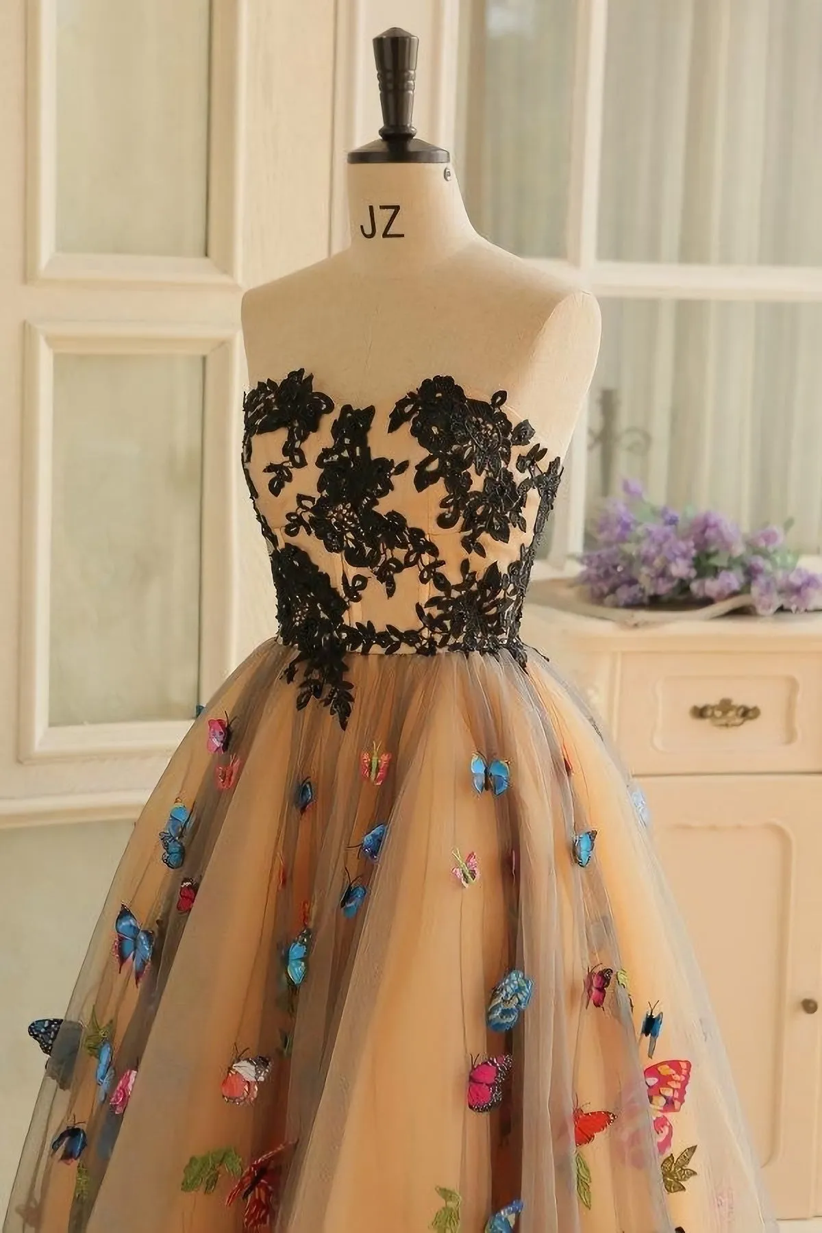 Chic Lace Sweetheart Champagne Homecoming Dresses